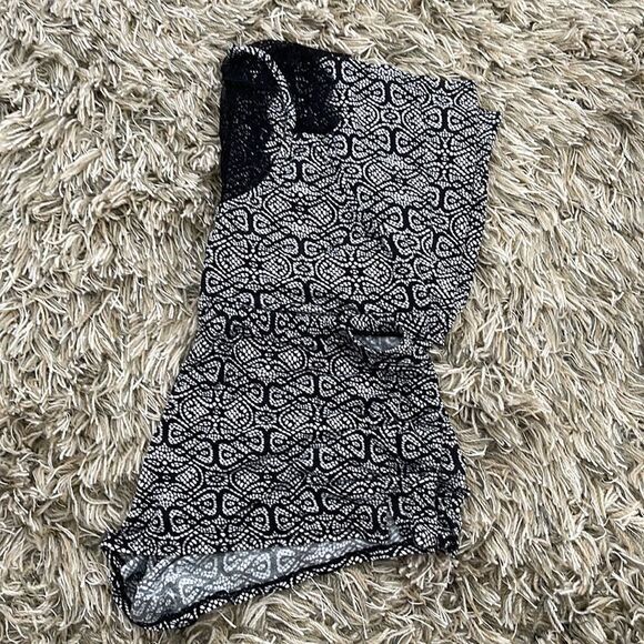 2pc sleep wear. Black and white. Size Medium. - Picture 2 of 4